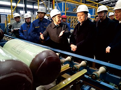 原衡陽(yáng)市委書記、市人大常委會(huì)主任周農(nóng)（湖南省人大常委會(huì)副主任、黨組成員、省總工會(huì)主席）視察金化高容，彭琪董事長(zhǎng)現(xiàn)場(chǎng)陪同